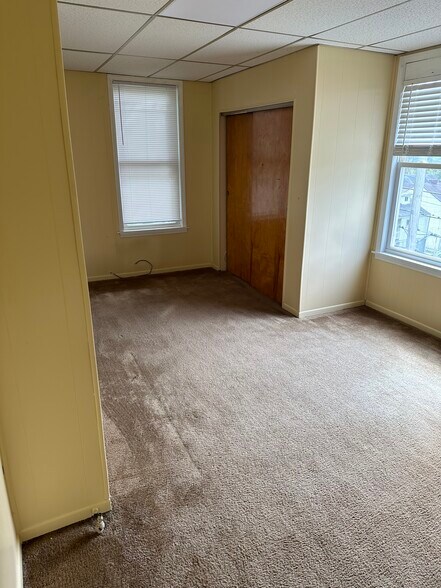 Building Photo - 365 National Rd