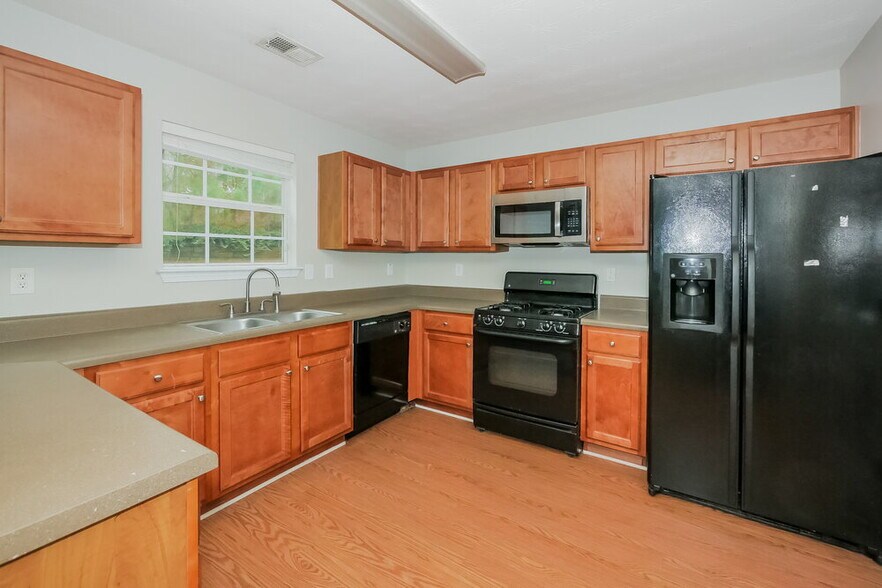 Building Photo - 112 Garrison Ln