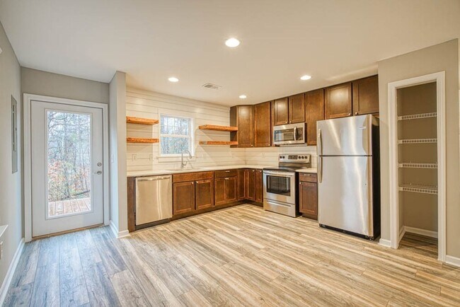 Building Photo - Craftsman Style Home in Greer