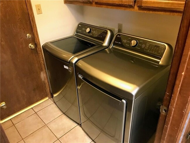 Building Photo - 6104 John Chisum Ln