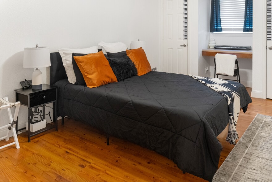 Building Photo - Room in Condo on Avenue A