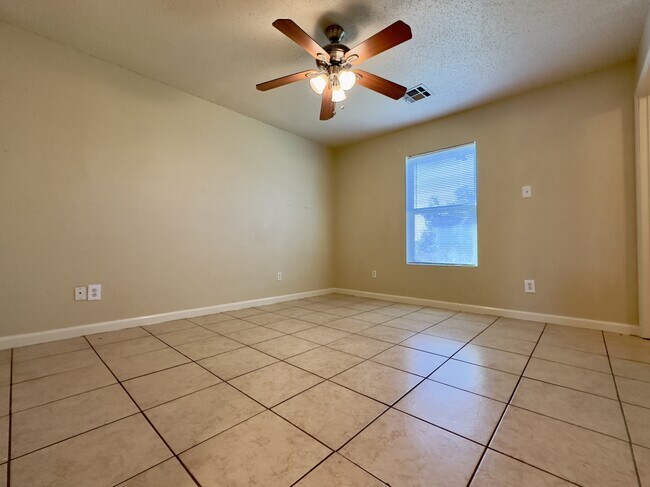 Building Photo - 1736 Flood St