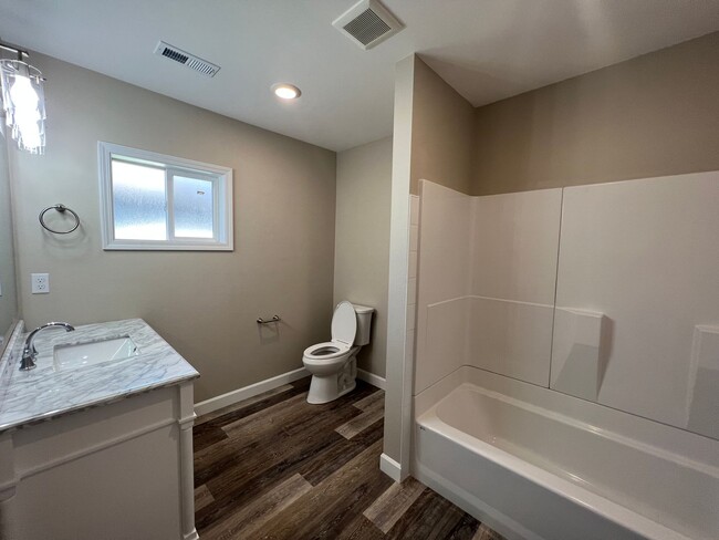 Building Photo - 109 E Fremont Ave