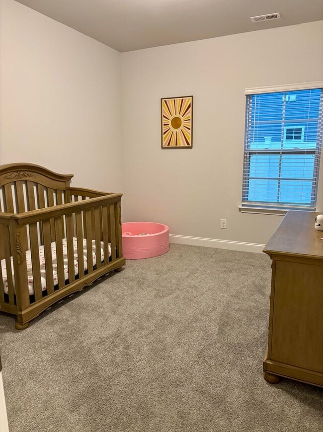 Building Photo - Waverly Place