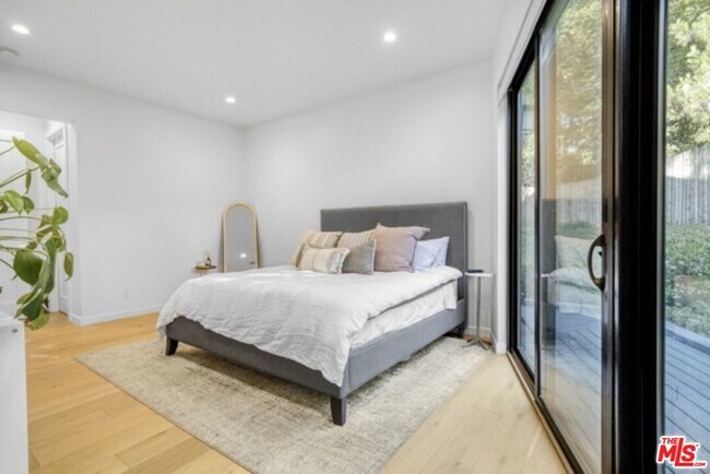 Building Photo - 4852 Seldner St E