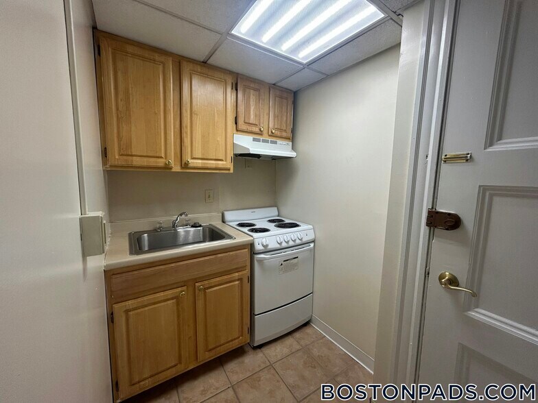 Building Photo - 62 Boylston St