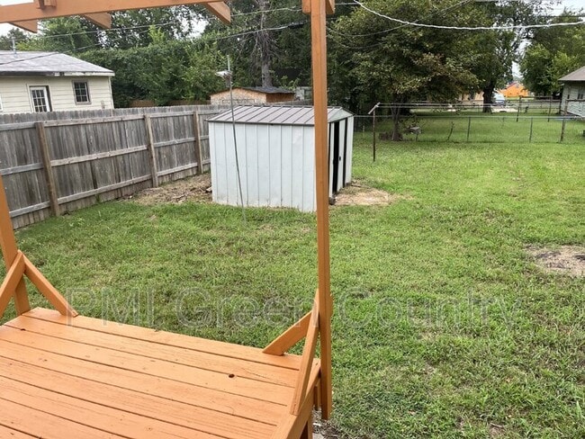 Building Photo - 2125 E Seminole St