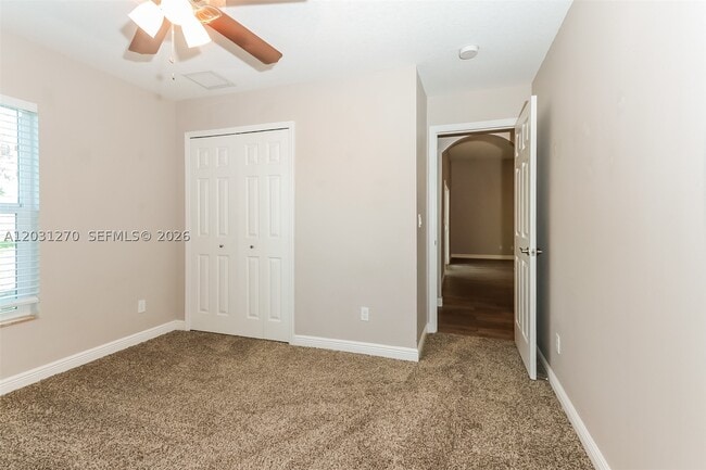 Building Photo - 526 SW Dahled Ave