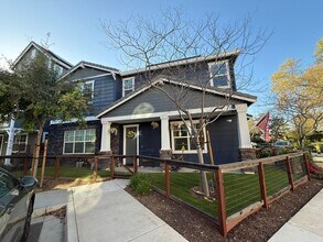 Building Photo - Pleasanton 4 Bed / 3 Bath, Top Rated Schools, Solar