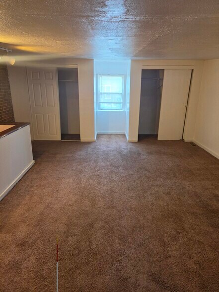 Building Photo - 2104 Chippewa St