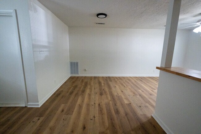 Building Photo - 1727 S Park