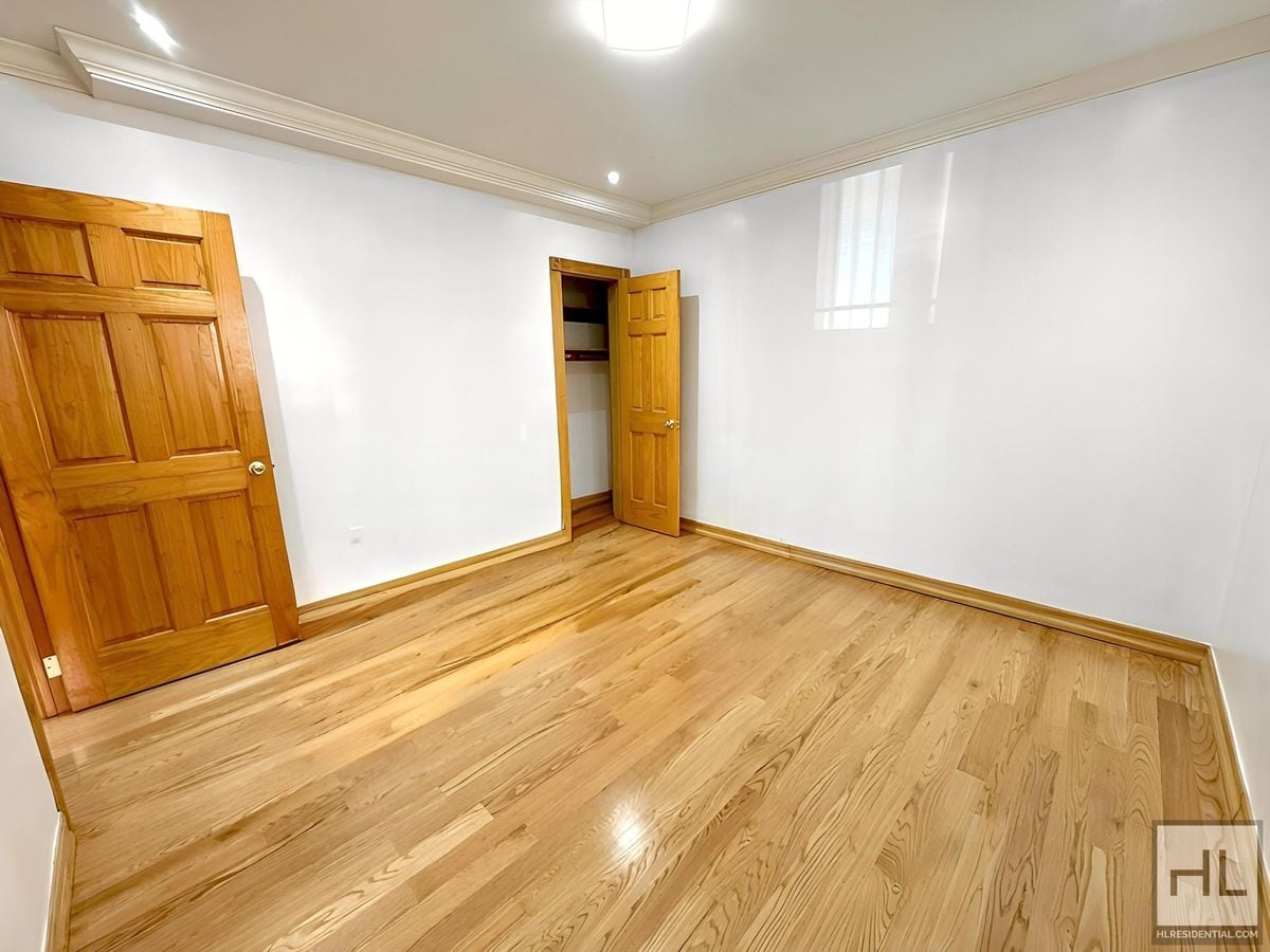 Building Photo - 172 STREET