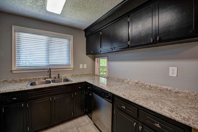 Building Photo - Riverview Condominiums