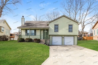 Building Photo - 1449 NE Burgandy Ln