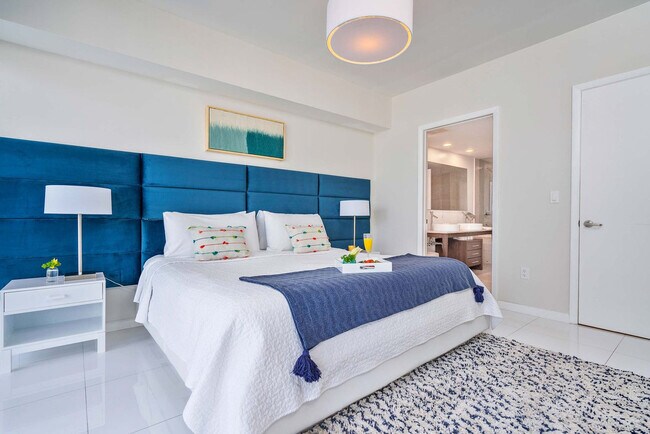 Building Photo - 485 Brickell Ave