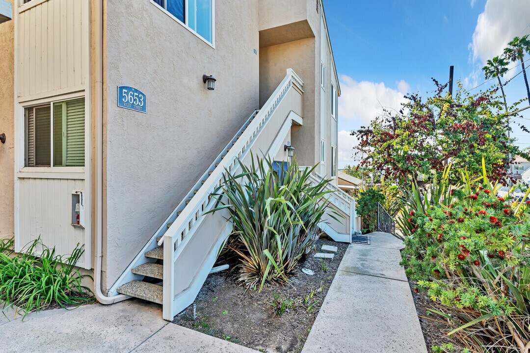 Front entrance - 5653 Riley St