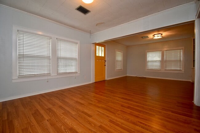 Building Photo - 3 Bed 2 Bath Home on Tech Drive