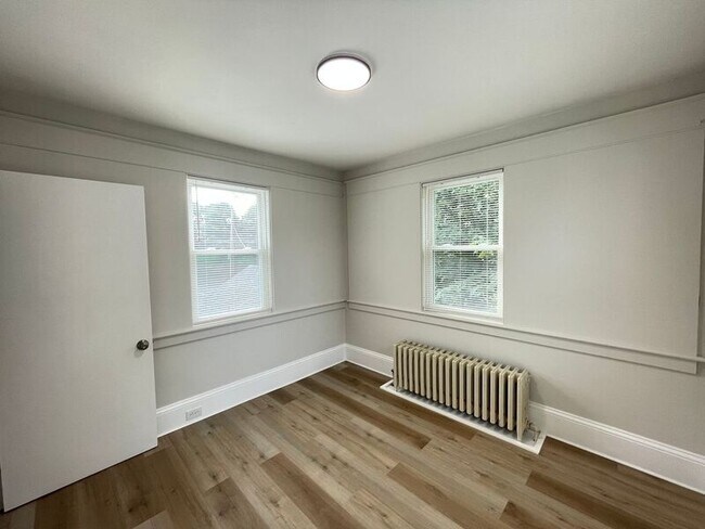 Building Photo - 55 Henriette St