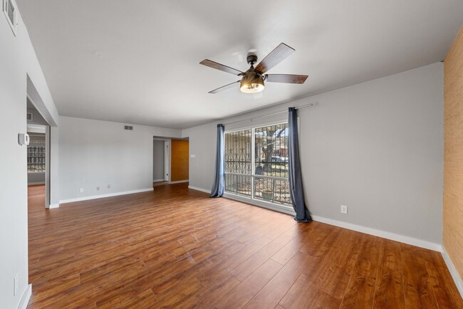 Building Photo - 303 Marquis Ln