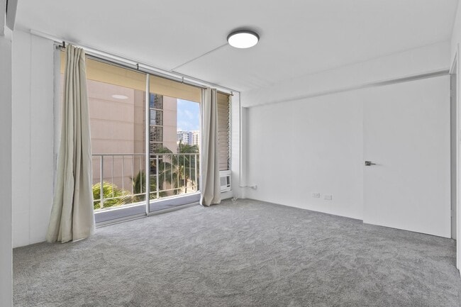 Building Photo - Waikiki 1BR/1BA with Ala Wai Canal & Mountain Views — Wraparound Lanai, Utilities Included