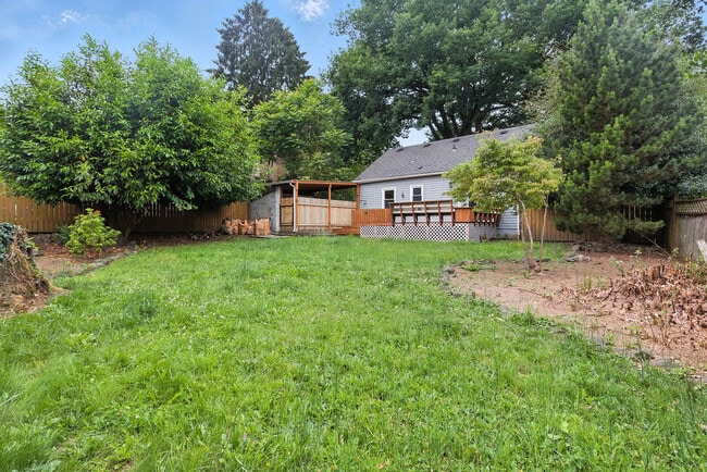 Building Photo - 5806 NE 60th Ave