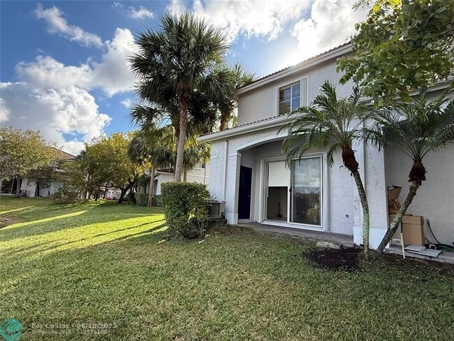 Building Photo - 8227 SW 27th St