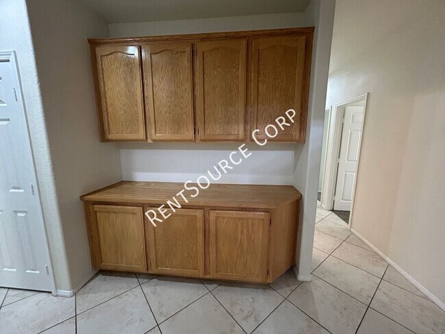 Building Photo - 39821 Sunstar St