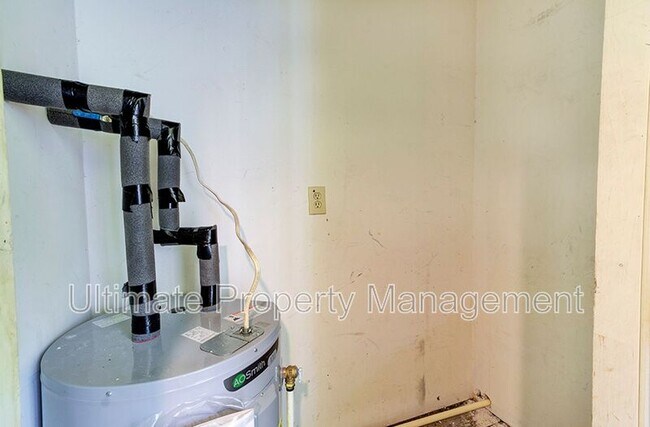 Building Photo - 522 S Kerr Ave