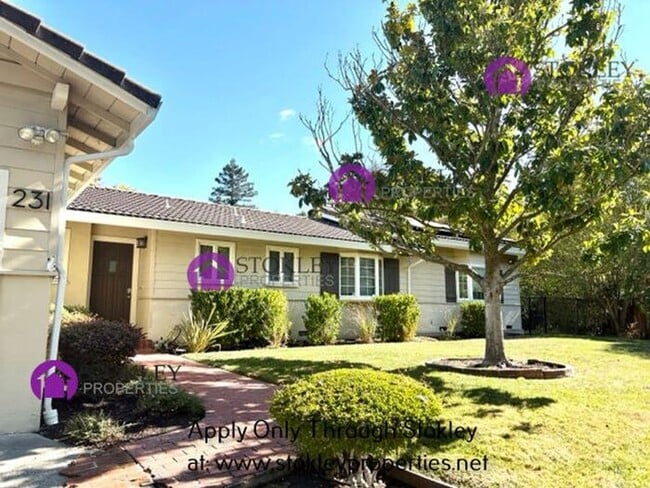 Building Photo - 231 Ivy Dr