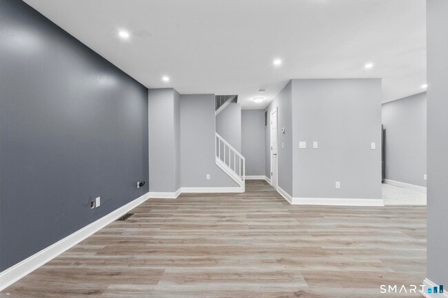 Building Photo - 133 Peddlers Dr