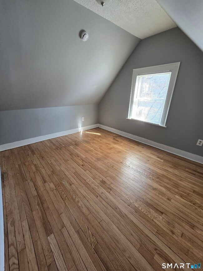 Building Photo - 263 Sheffield Ave