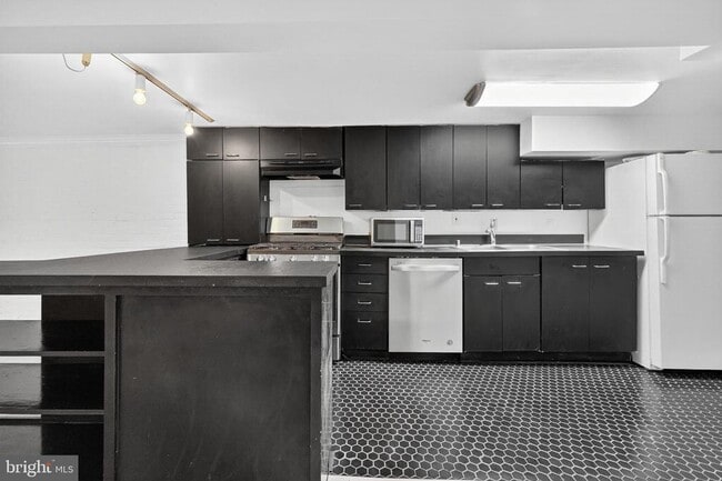 Building Photo - 1745 Lanier Pl NW