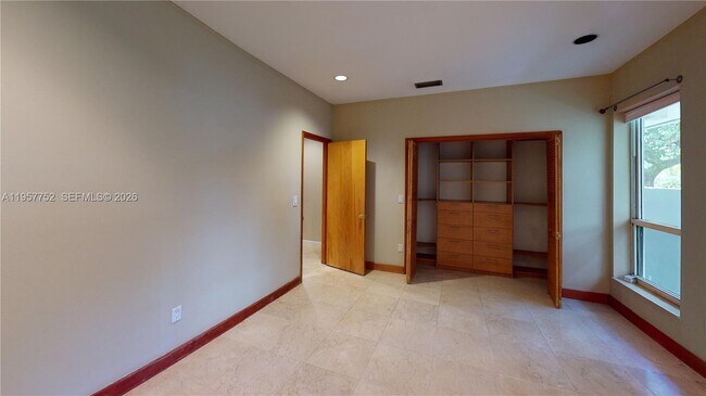 Building Photo - 1906 Ferdinand St