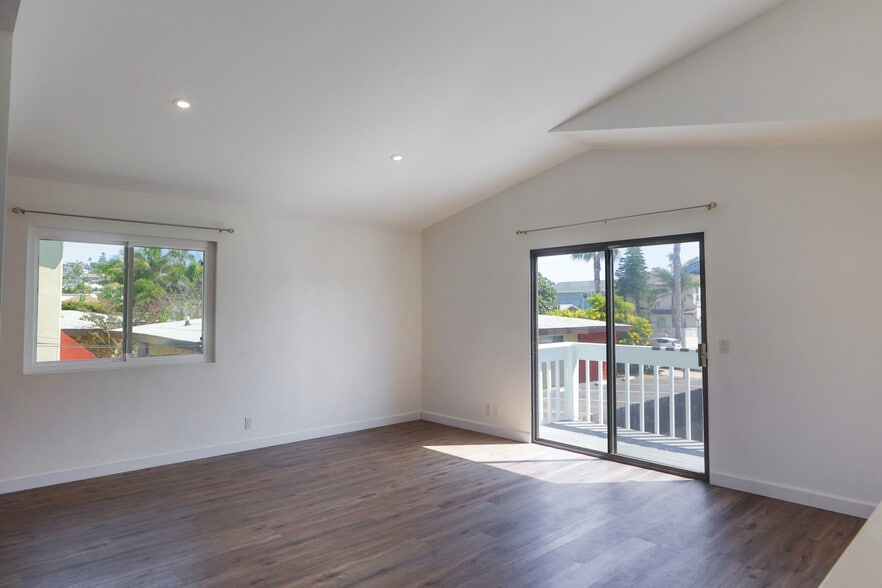 Building Photo - 4928 Narragansett Ave