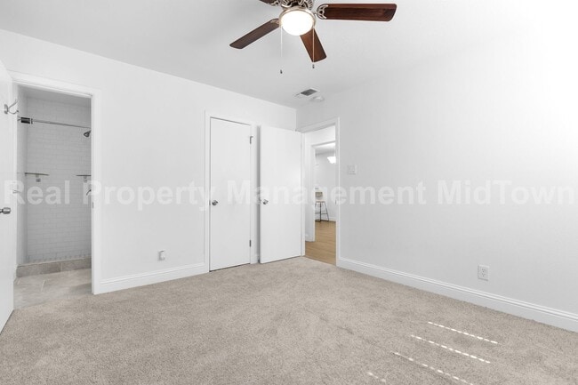 Building Photo - 512 Livingston Dr