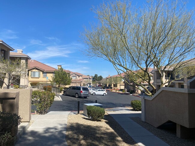 Building Photo - BEAUTIFUL CUSTOM CONDO IN DOWNTOWN SUMMERLIN