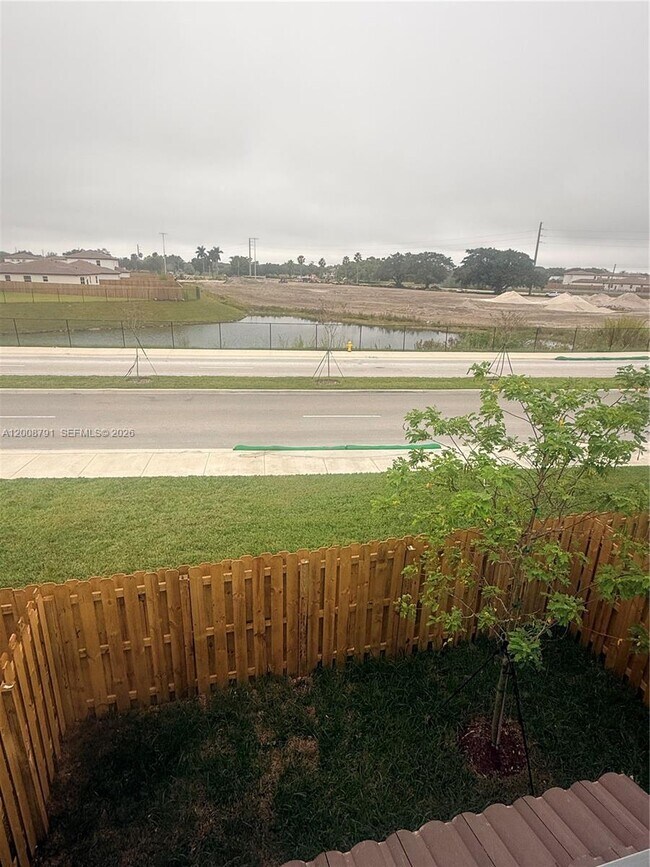 Building Photo - 2746 SE 24th Terrace