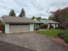 Building Photo - (969) Lance Way - 3 Bedroom / 2 Bath Home