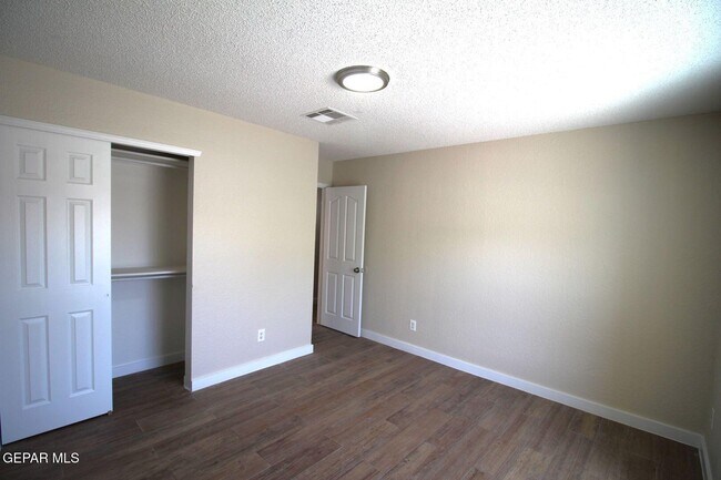 Building Photo - 4517 Loma Canada Ct