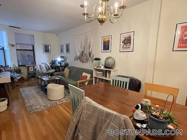 Building Photo - 102 Gainsborough St