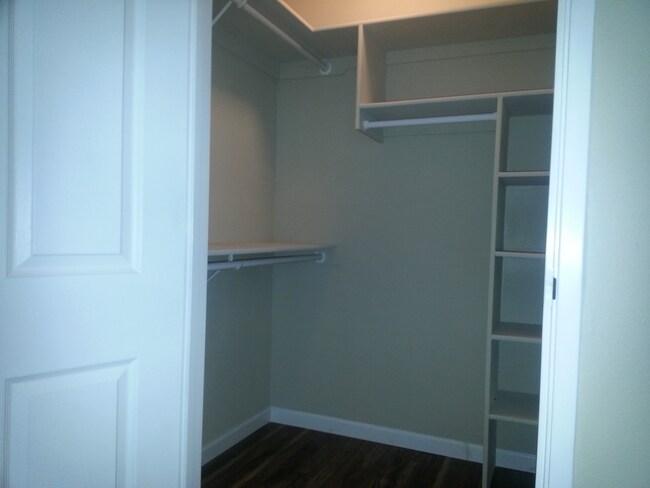 Building Photo - Newly renovated 1 Bed/1 Bath Condo near Lo...