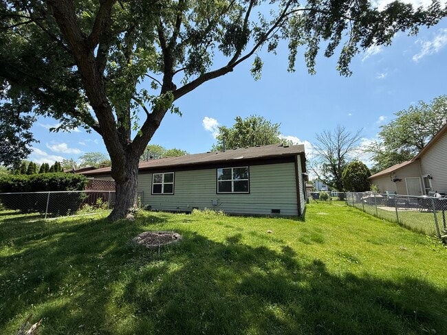 Building Photo - 547 Fessler Ave