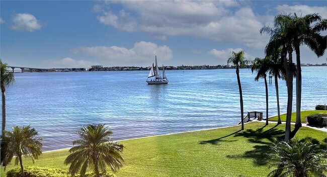 Building Photo - 6287 Bahia Del Mar Cir N