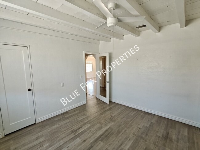 Building Photo - 2233 N Isabel Blvd