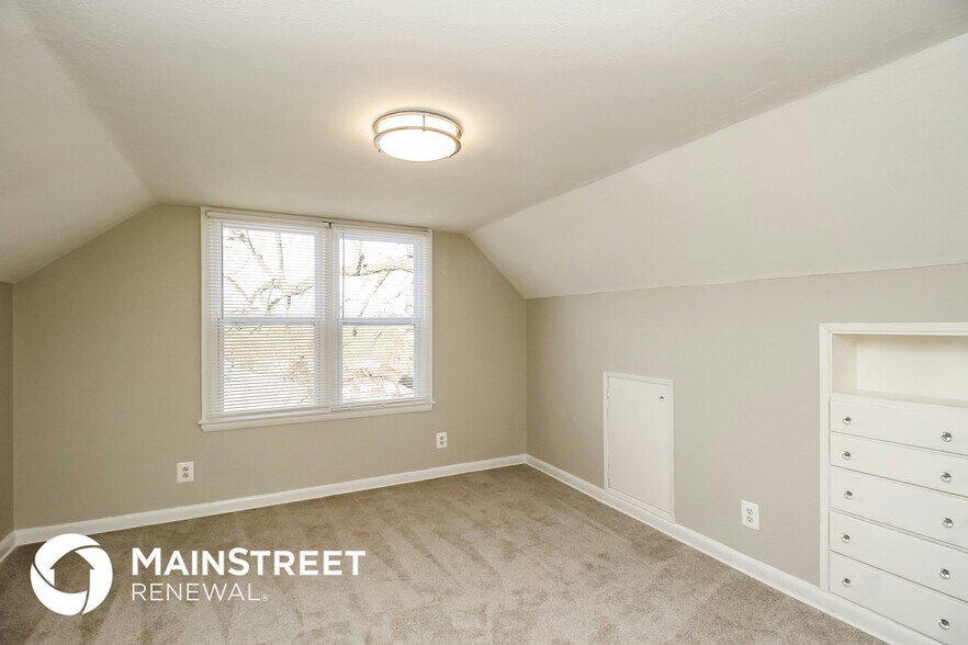 Building Photo - 7909 Garfield Ave