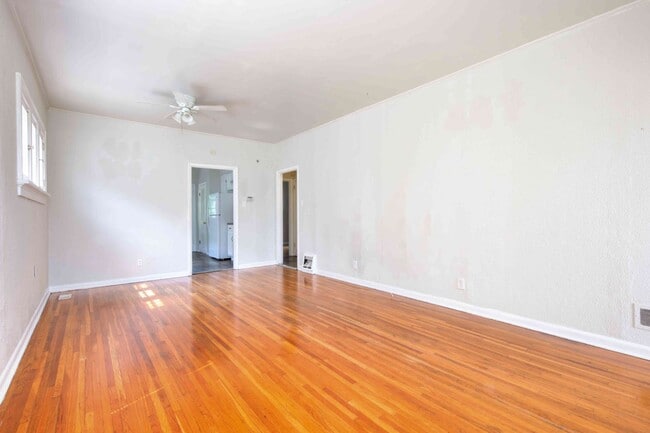 Building Photo - Available Aug 7th - Very nice single family home with refinished hardwood and a very large open l...