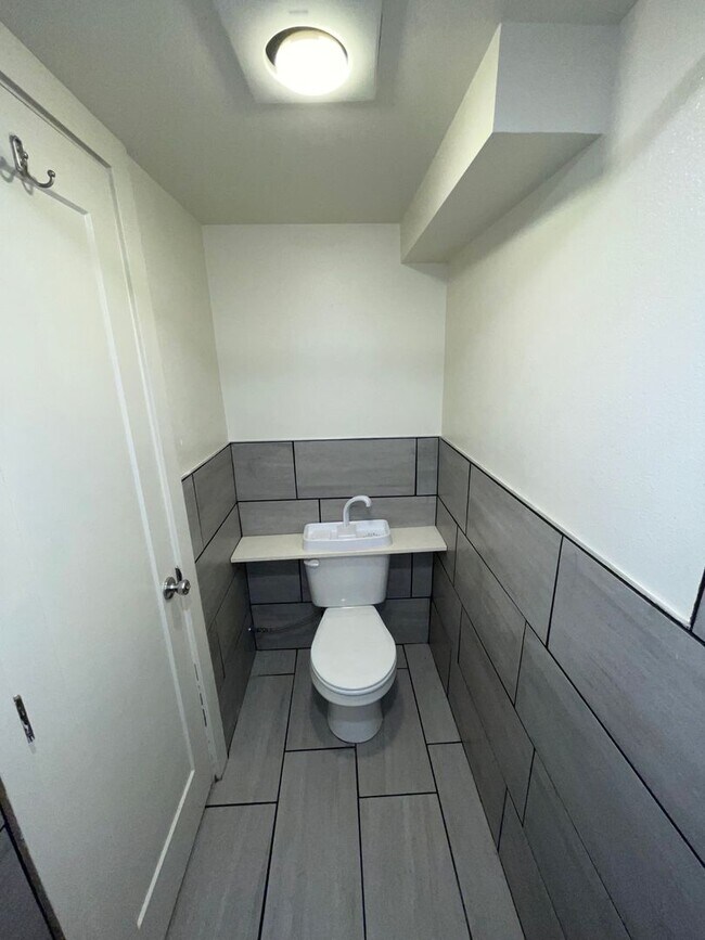 Building Photo - 314 S Asbury St