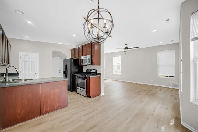 Building Photo - 4914 Montauk Dr