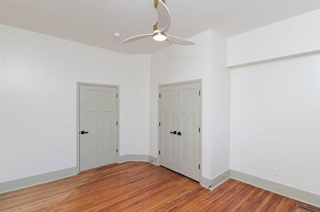 Building Photo - Pre-Leasing for the 26-27 School Year! - M...