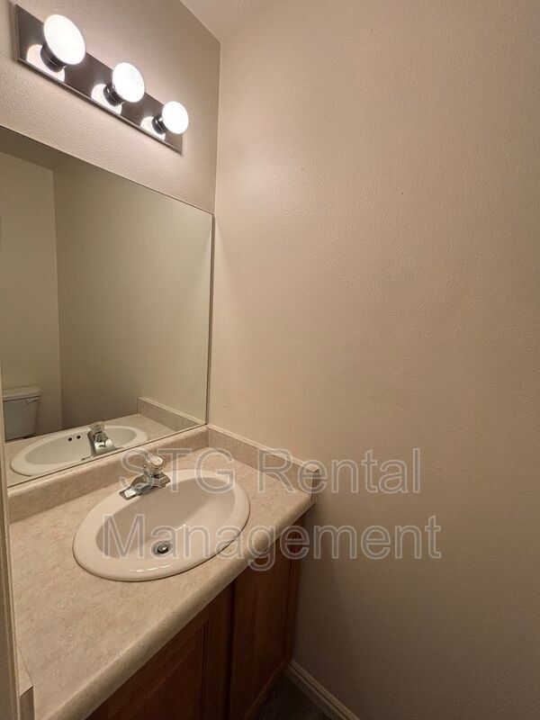 Building Photo - 154 E 100 N